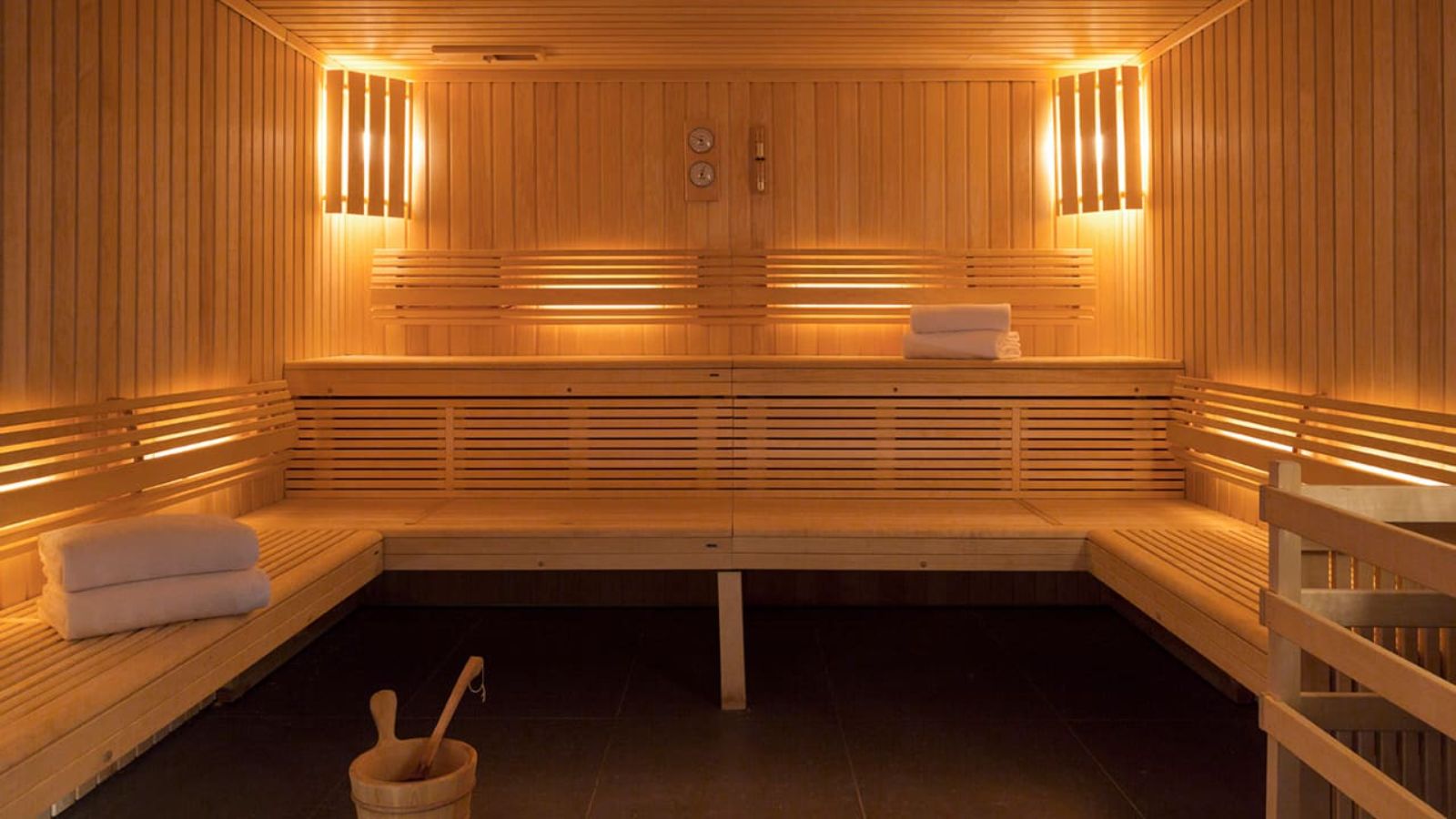 Luxury-Ski-Hotel-Chamonix-Heliopic-Hotel-Spa-Oxford-Ski-Sauna.jpg