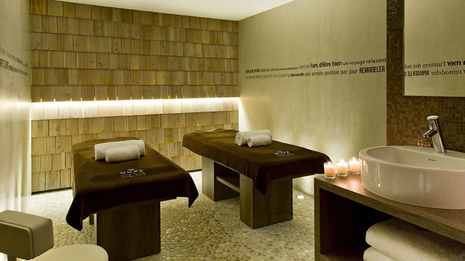 Luxury-Ski-Hotel-Chamonix-Heliopic-Hotel-Spa-Oxford-Ski-Treatment-Room.jpg