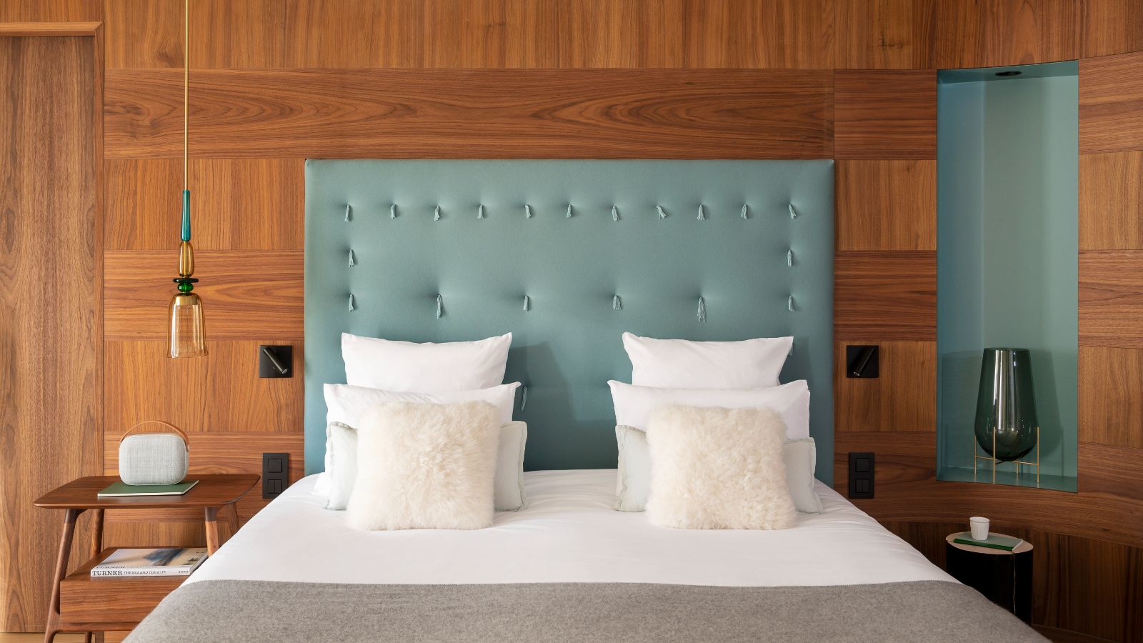 Luxury-Ski-Hotel-Megeve-Coeur-de-Megeve-Oxford-Ski-Bedroom (2).jpg