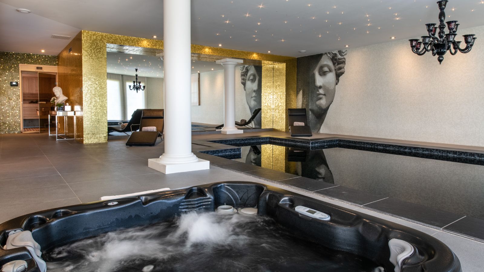 Luxury-Ski-Chalet-Courchevel-1650-Licorne-des-Neiges-Oxford-Ski-Pool2.jpeg
