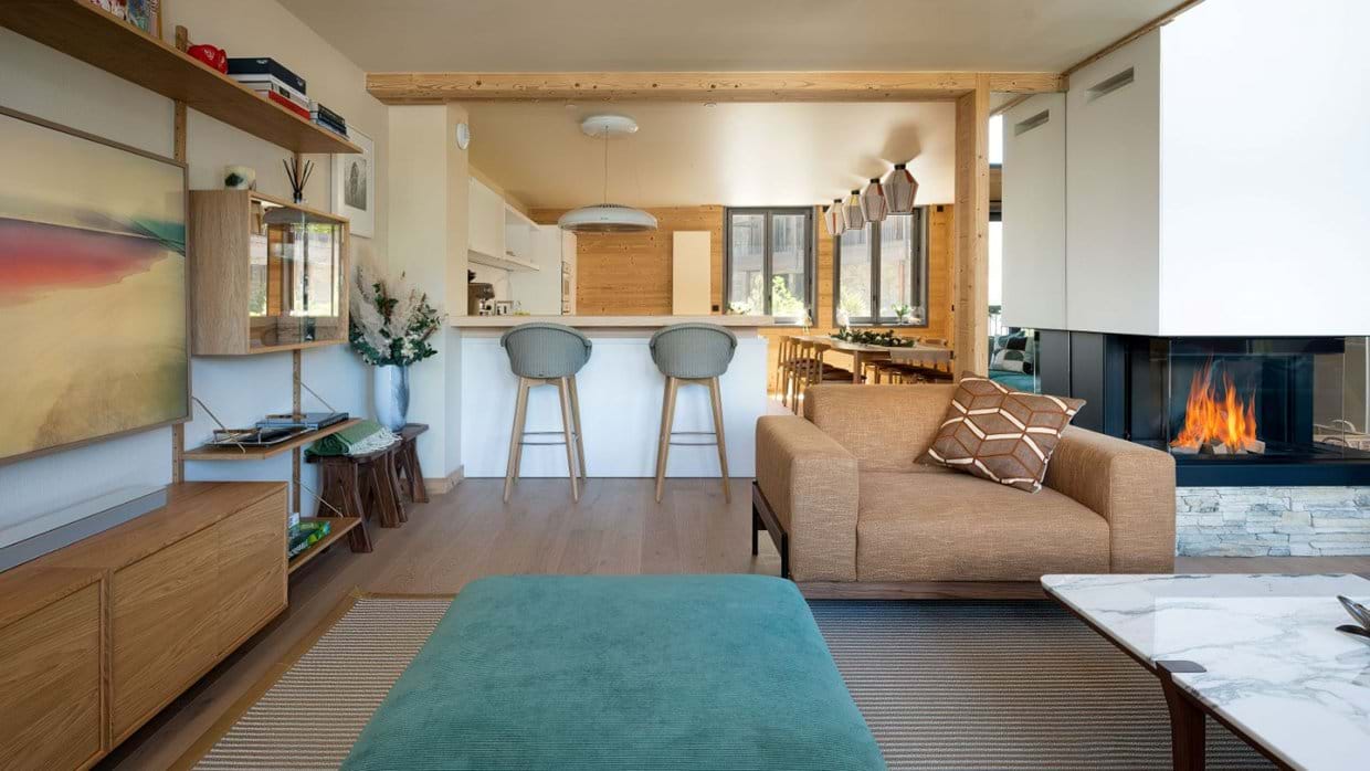 Luxury-ski-chalet-Courchevel 1550- Chalet Sira-oxford-ski-Lounge(1).jpg