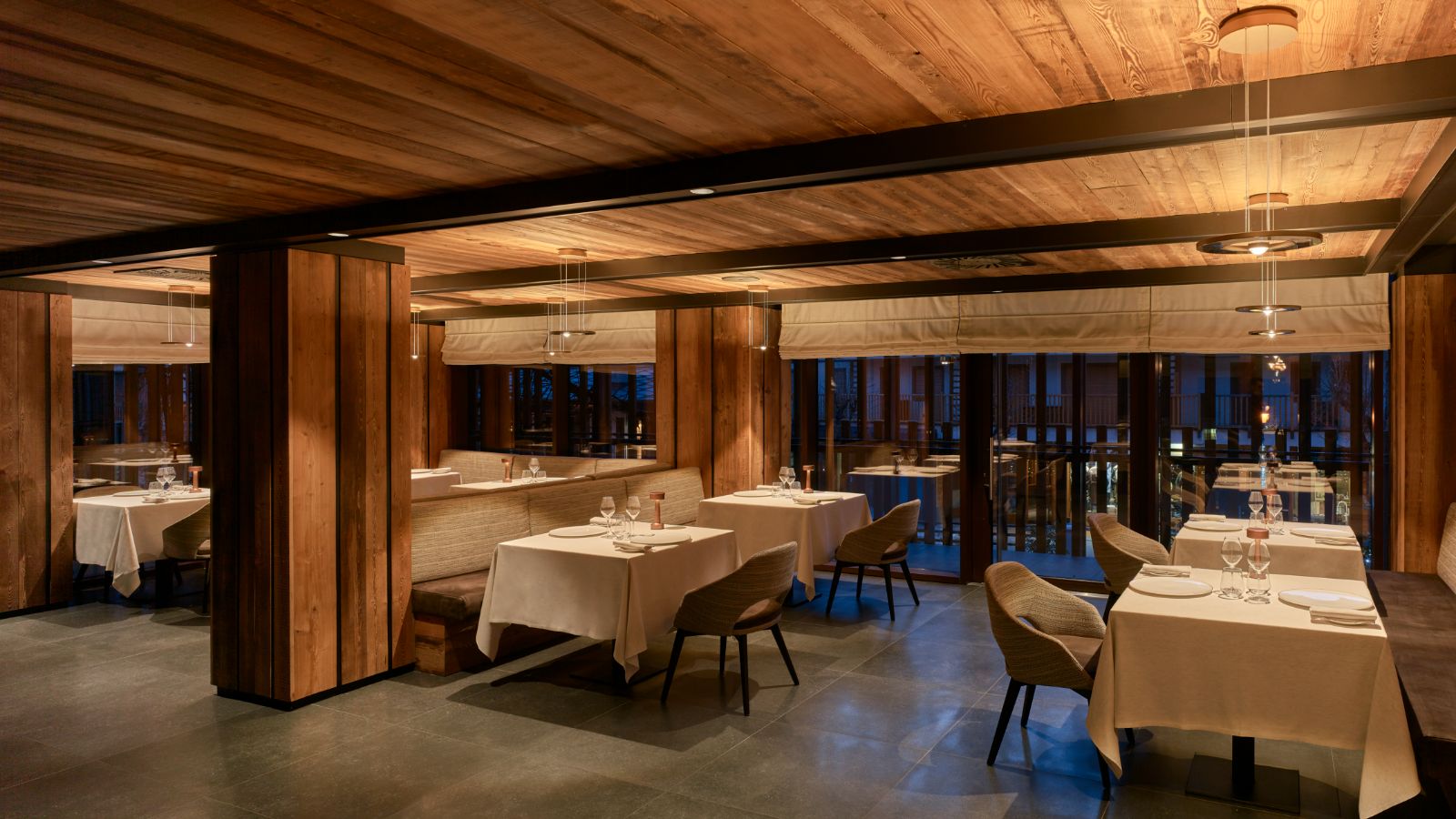 Luxury-Ski-Chalet-Courmayeur-Le-Massif-Hotel-and-Lodge-Oxford-Ski-Dining2.jpg