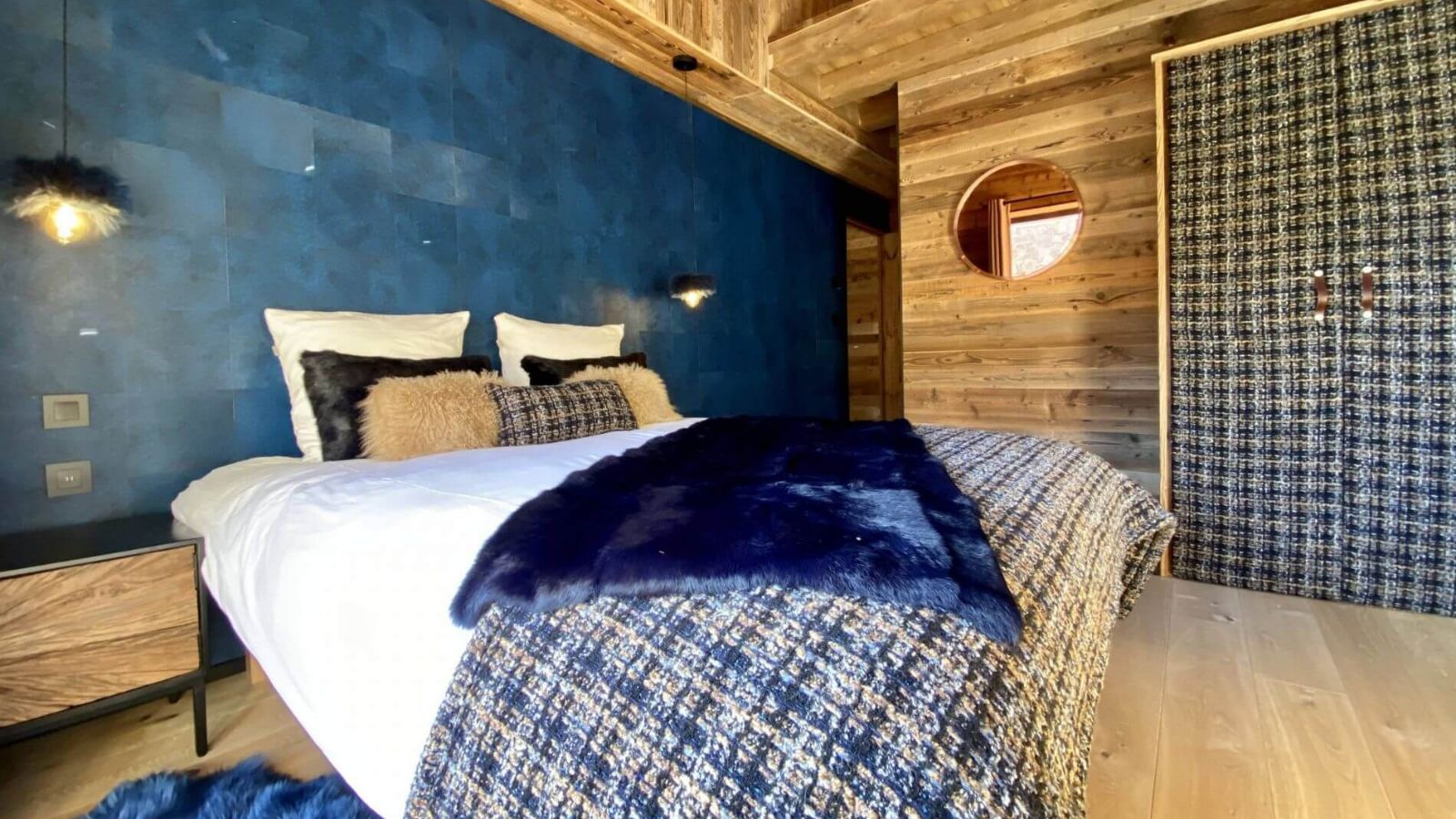 Chalet-Sandjeman-Morzine-Bedroom-Cosy-Decor.jpg
