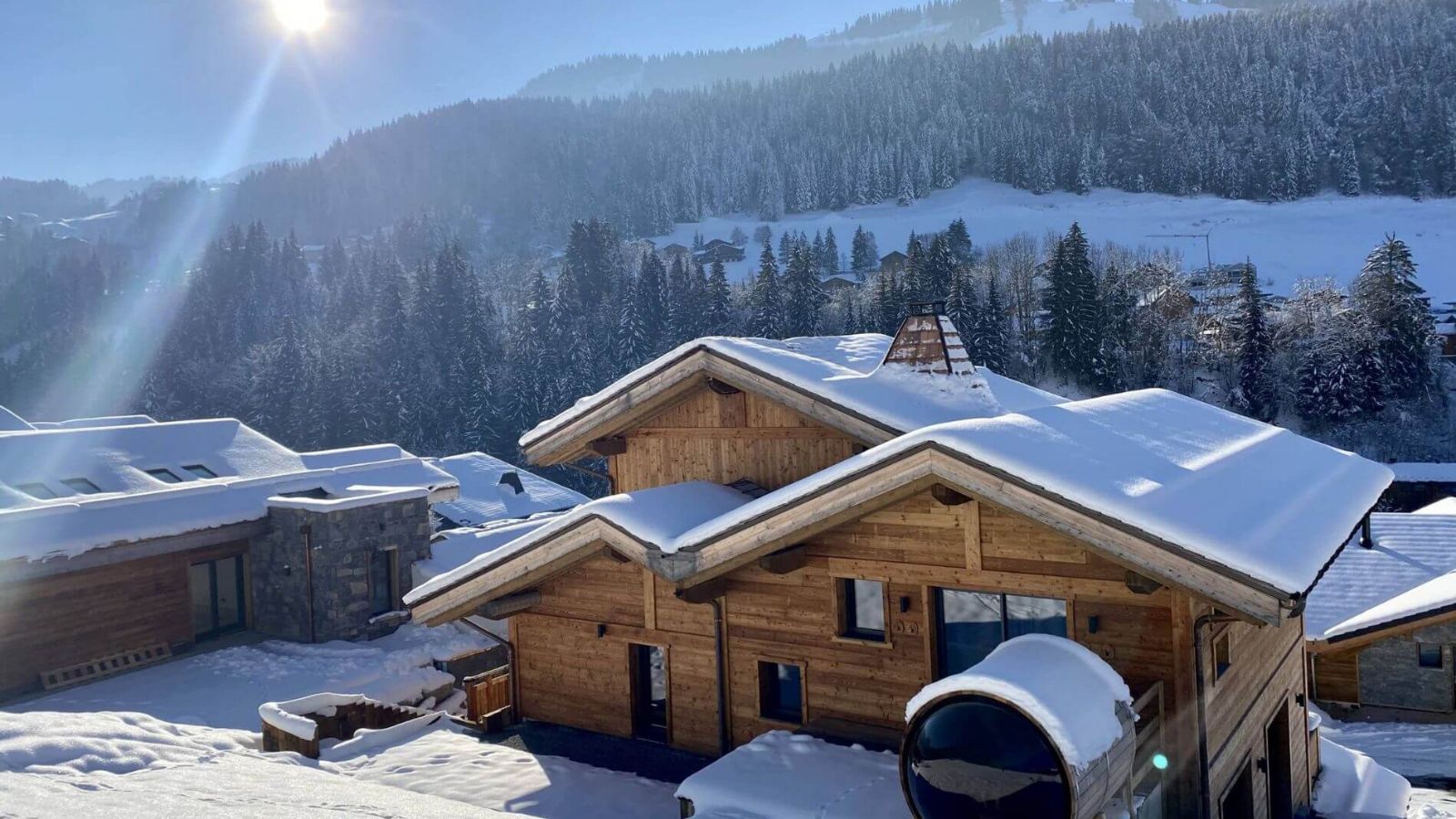 Chalet-Sandjeman-Morzine-Exterior-Sauna.jpg