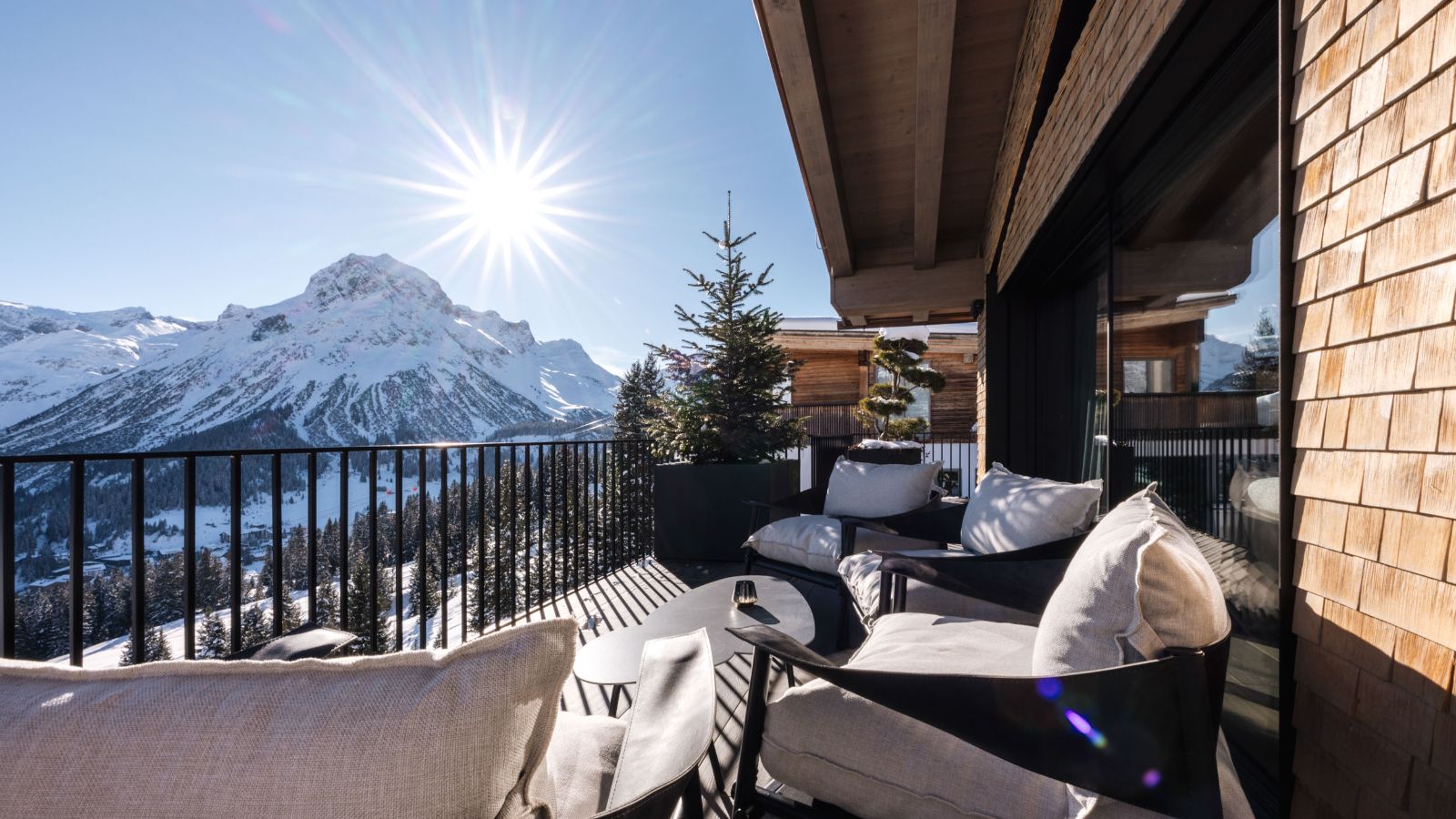 Luxury-Ski-Chalet-Operlech-Le Chalet-Oxford-Ski-Balcony(1).jpg