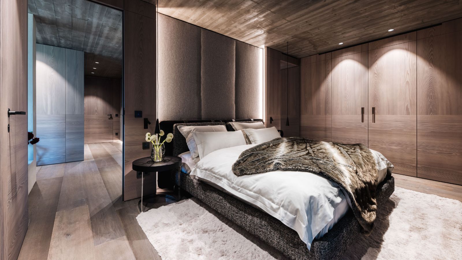 Luxury-Ski-Chalet-Operlech-Le Chalet-Oxford-Ski-Bedroom(1).jpg