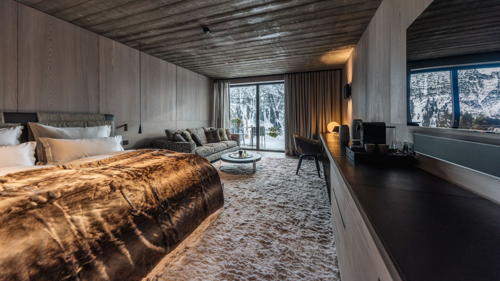 Luxury-Ski-Chalet-Operlech-Le Chalet-Oxford-Ski-Bedroom(4).jpg