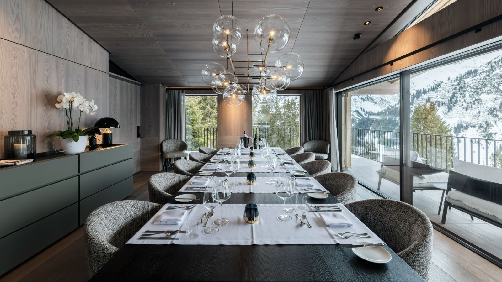 Luxury-Ski-Chalet-Operlech-Le Chalet-Oxford-Ski-Dinning table .jpg