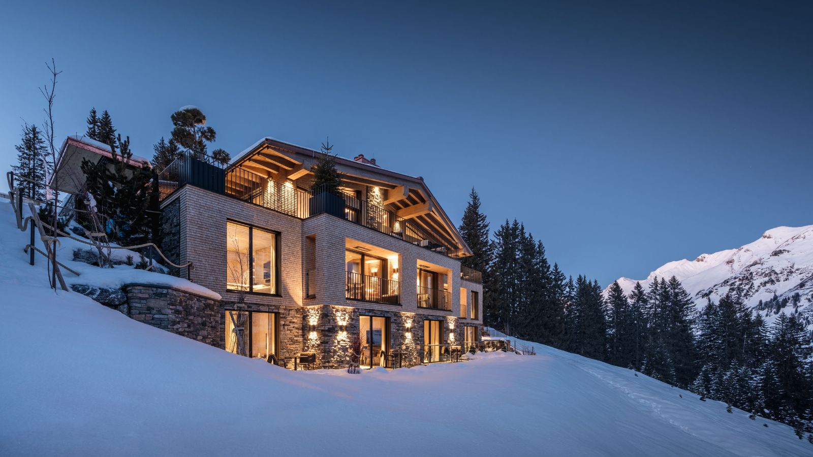 Luxury-Ski-Chalet-Operlech-Le Chalet-Oxford-Ski-Exterior (night).jpg