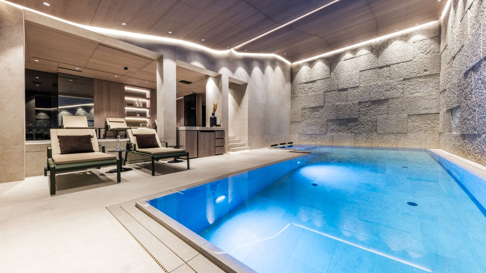 Luxury-Ski-Chalet-Operlech-Le Chalet-Oxford-Ski-Spa.jpg