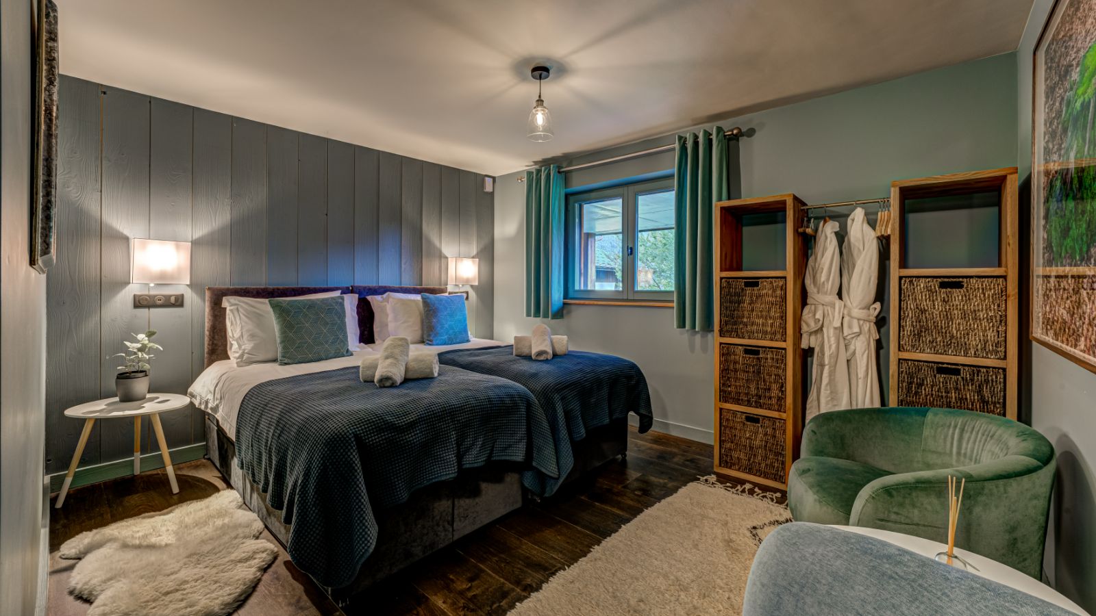 Luxury-ski-chalet-Chamonix-Chalet Hibou-Oxford-ski-Bedroom(1).jpg