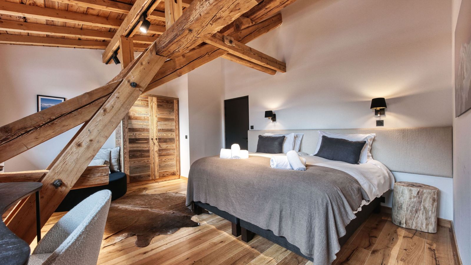 Luxury-ski-chalet-Chamonix-chalet le marti-oxford-ski-Bedroom(1).jpg