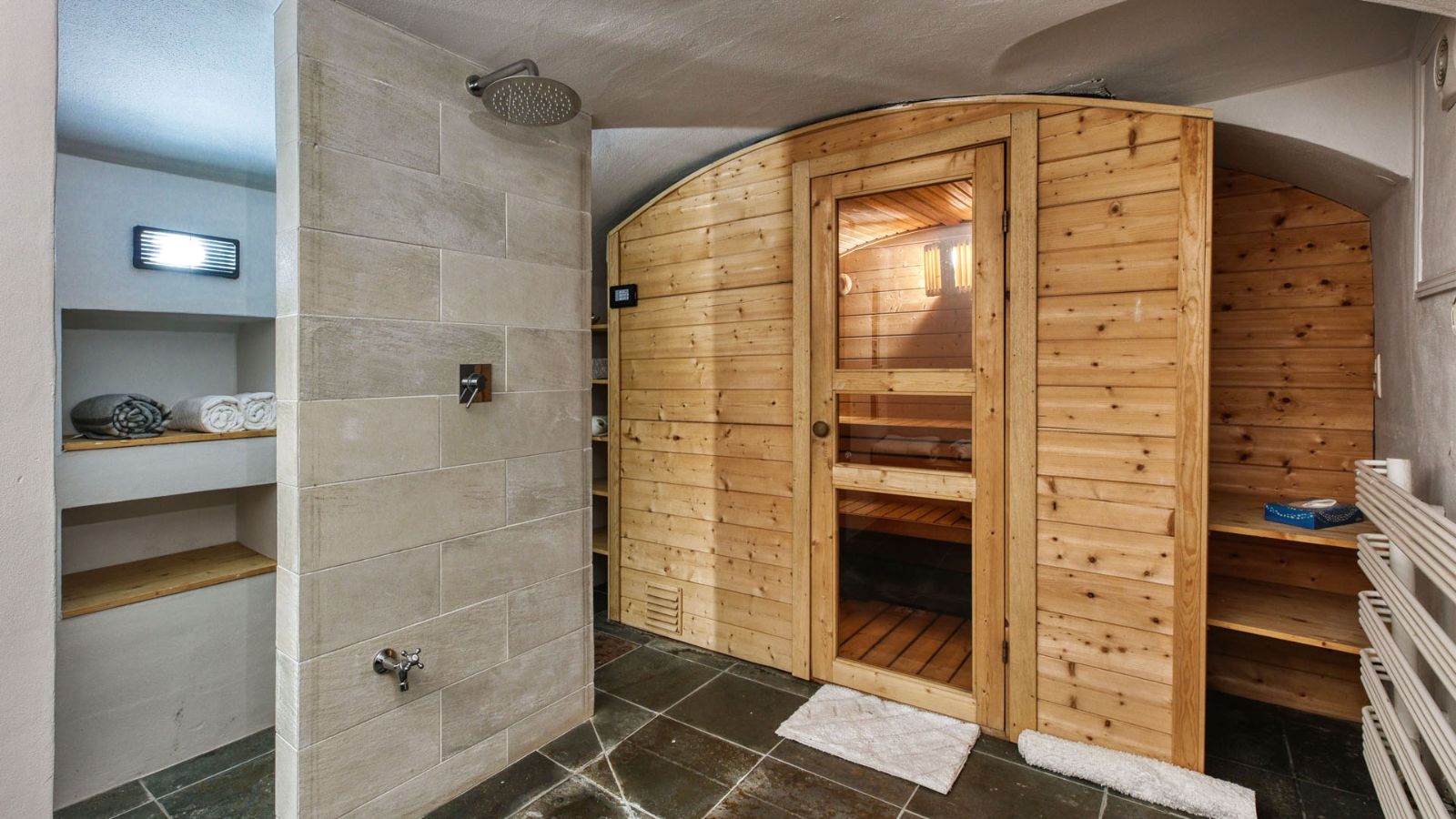 Luxury-ski-chalet-Chamonix-chalet le marti-oxford-ski-Spa(1).jpg