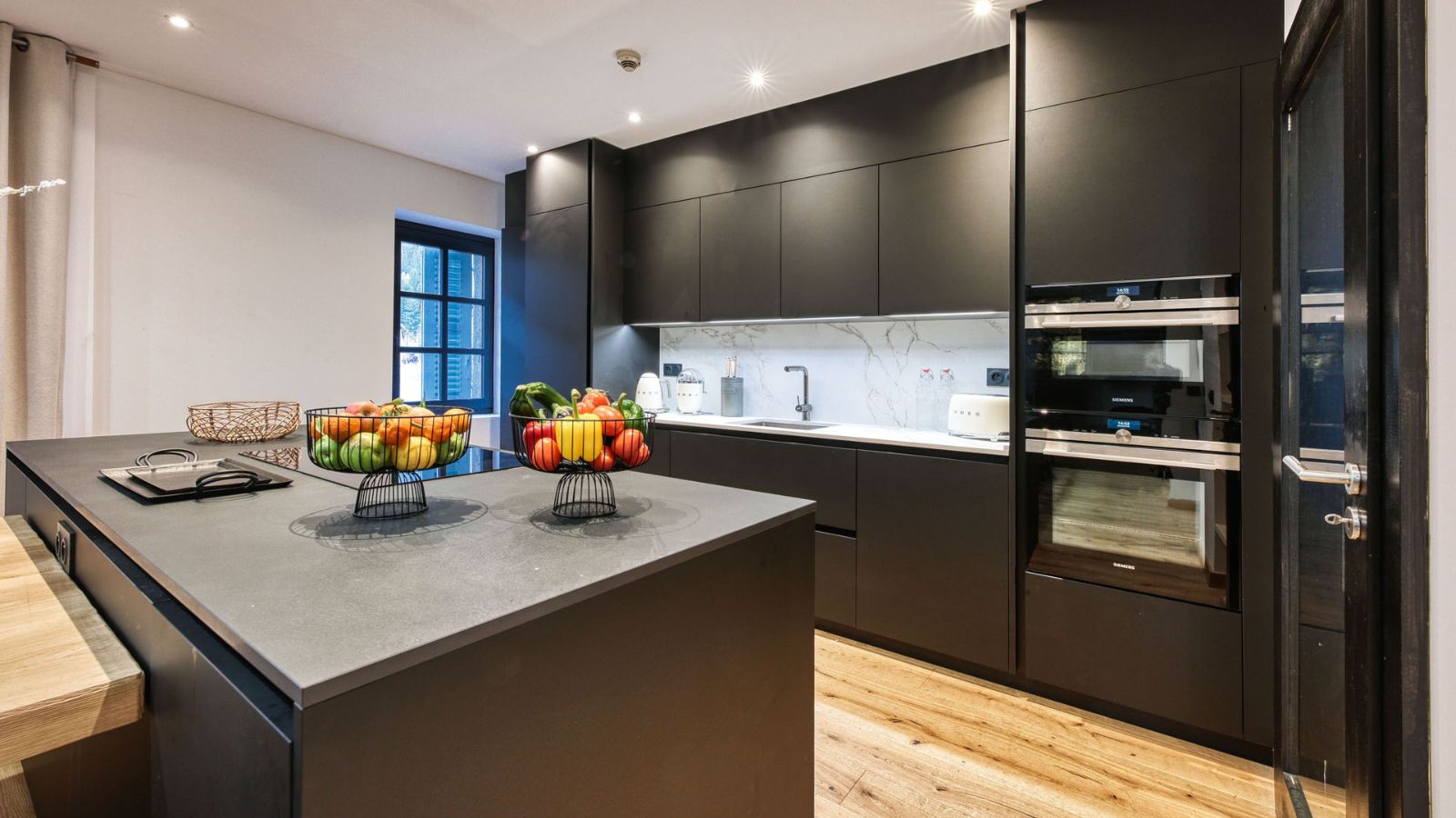 Luxury-ski-chalet-Chamonix-chalet le marti-oxford-ski-Kitchen.jpg