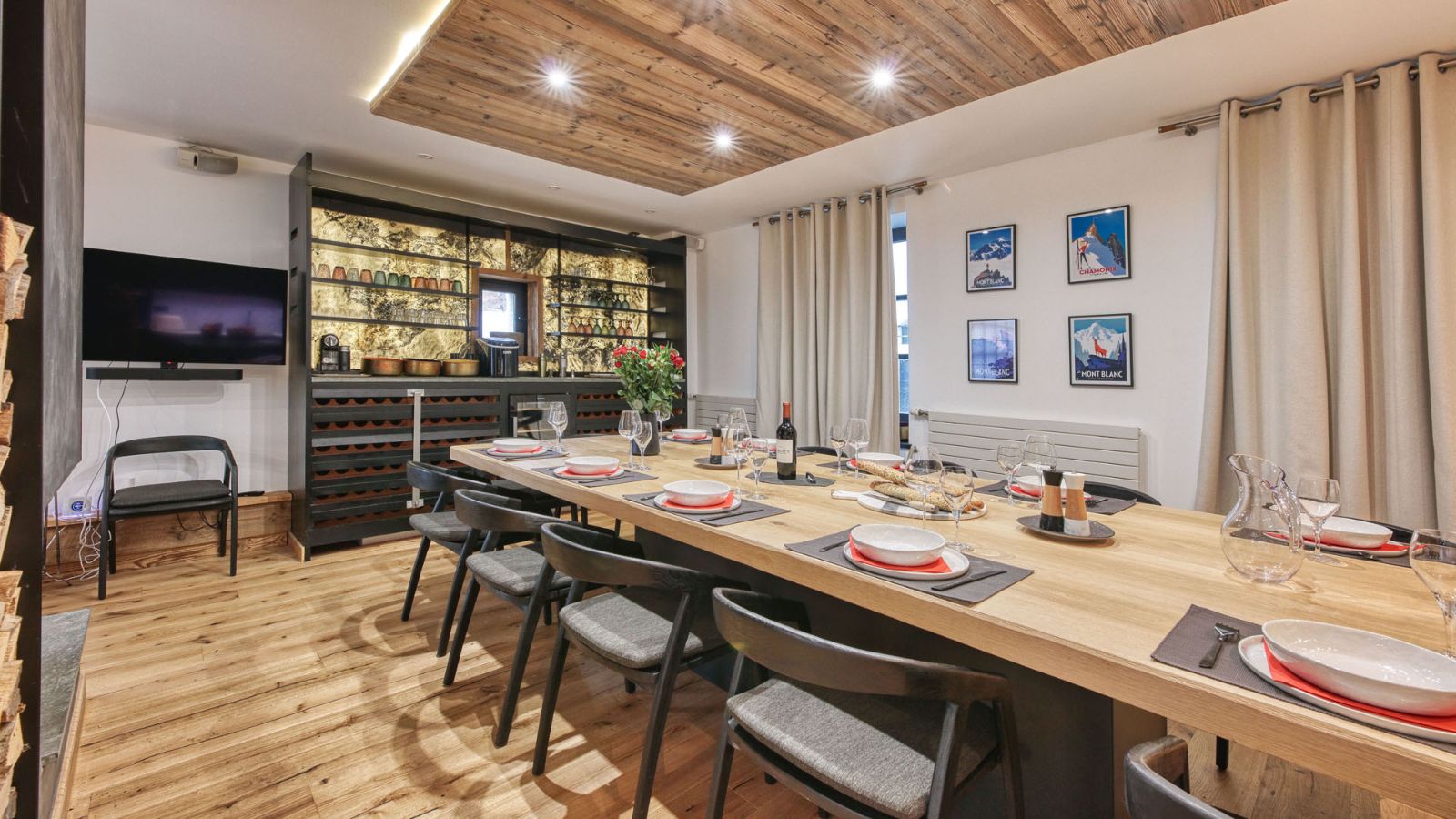 Luxury-ski-chalet-Chamonix-chalet le marti-oxford-ski-Dinning table.jpg