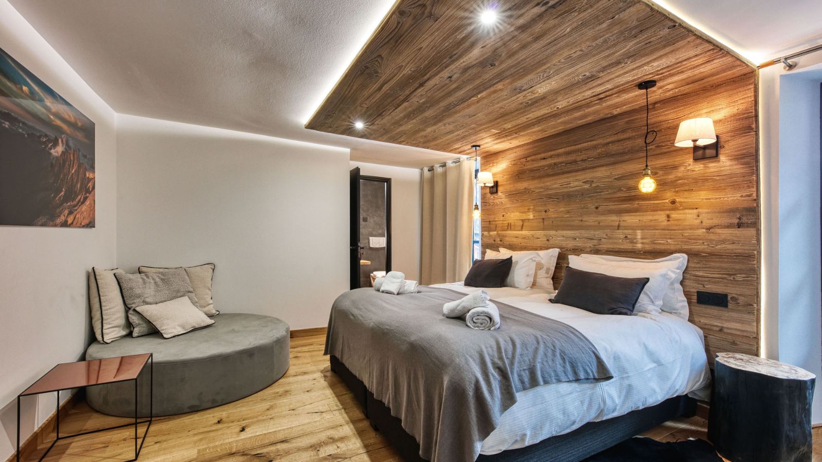 Luxury-ski-chalet-Chamonix-chalet le marti-oxford-ski-Bedroom(4).jpg