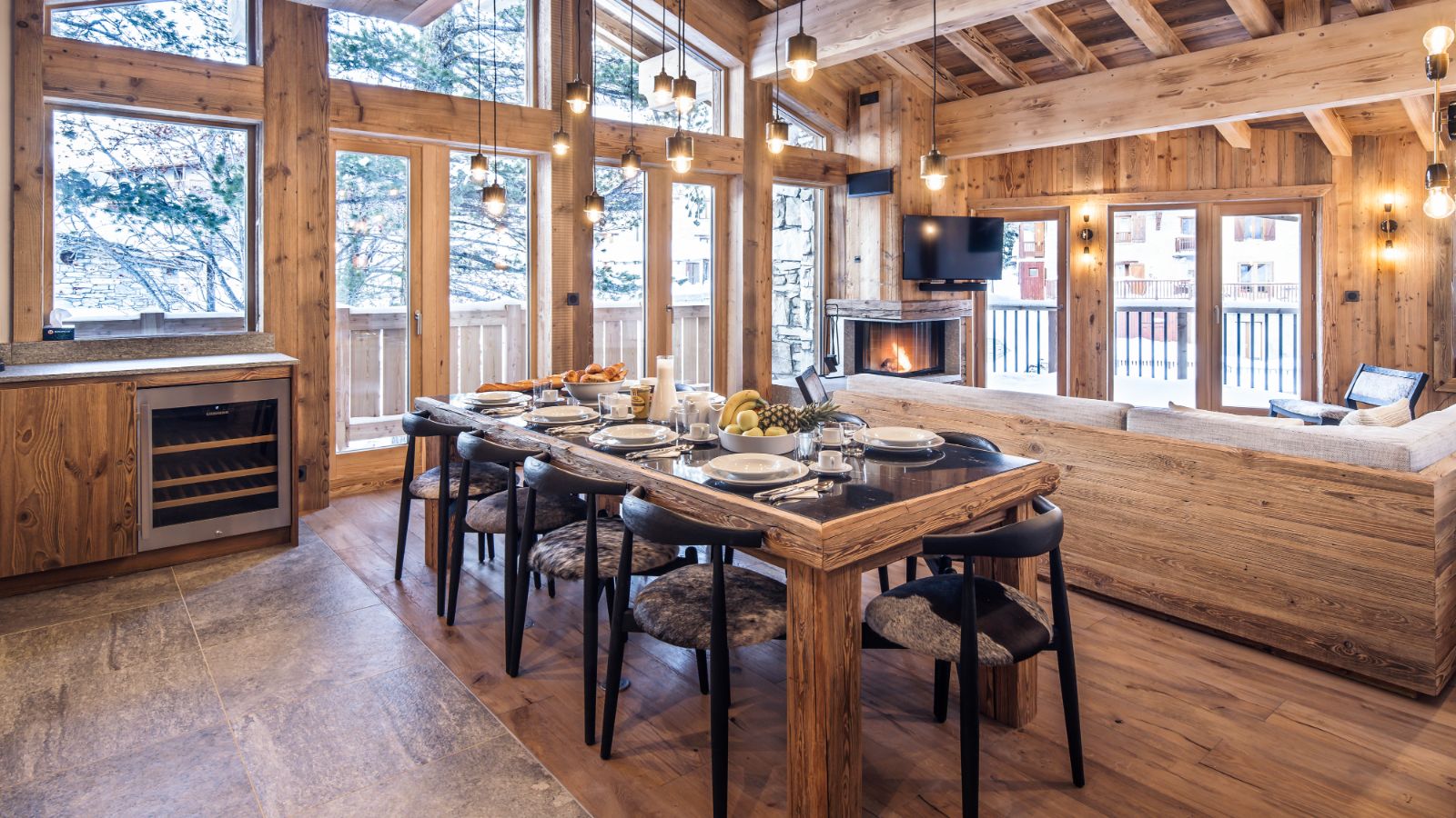 Luxury-Ski-Chalet-Val d'Isere-Chalet Atacama-Oxford-Ski-Dinning table.jpg