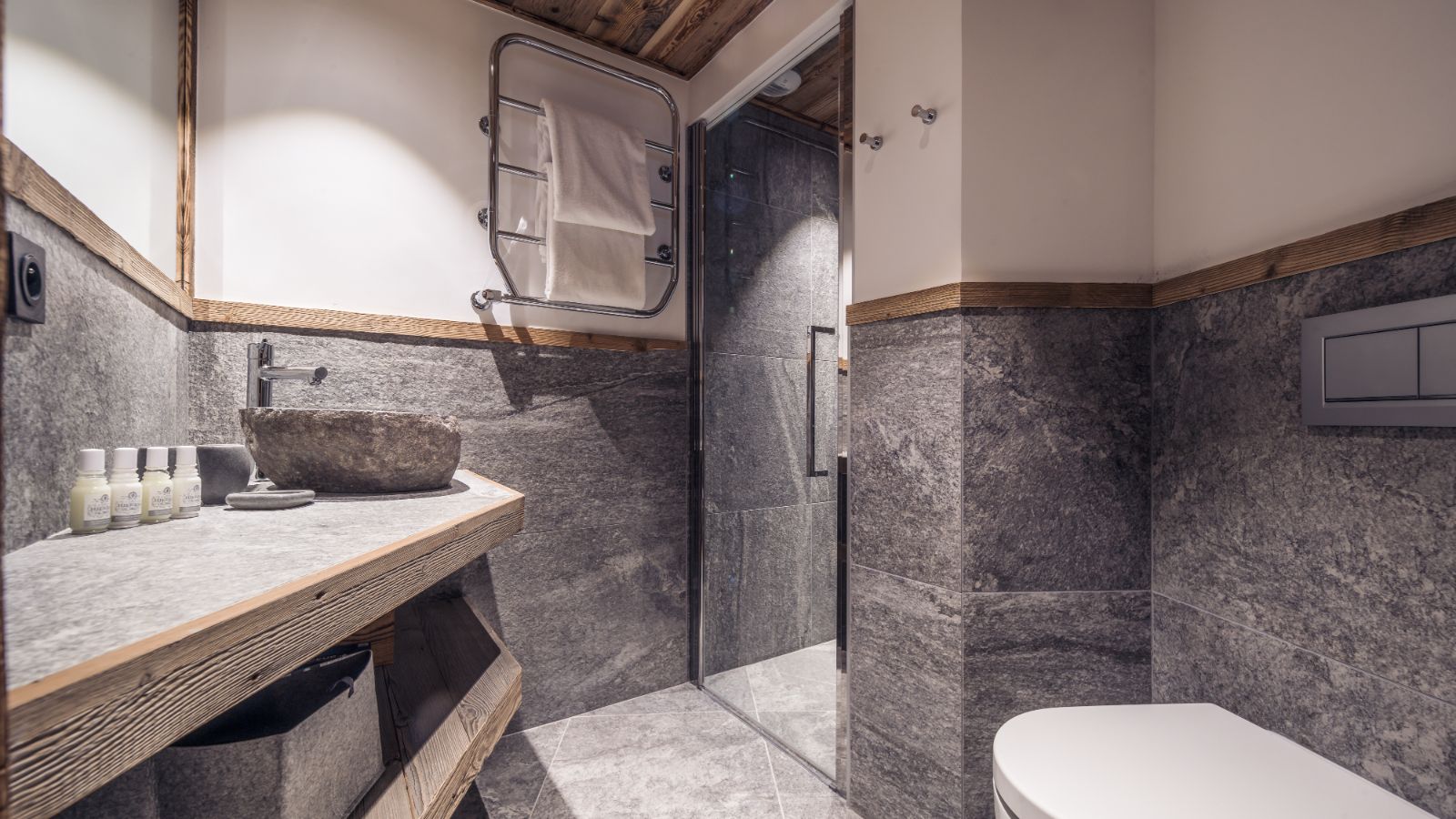 Luxury-Ski-Chalet-Val d'Isere-Chalet Atacama-Oxford-Ski-Bathroom(1).jpg