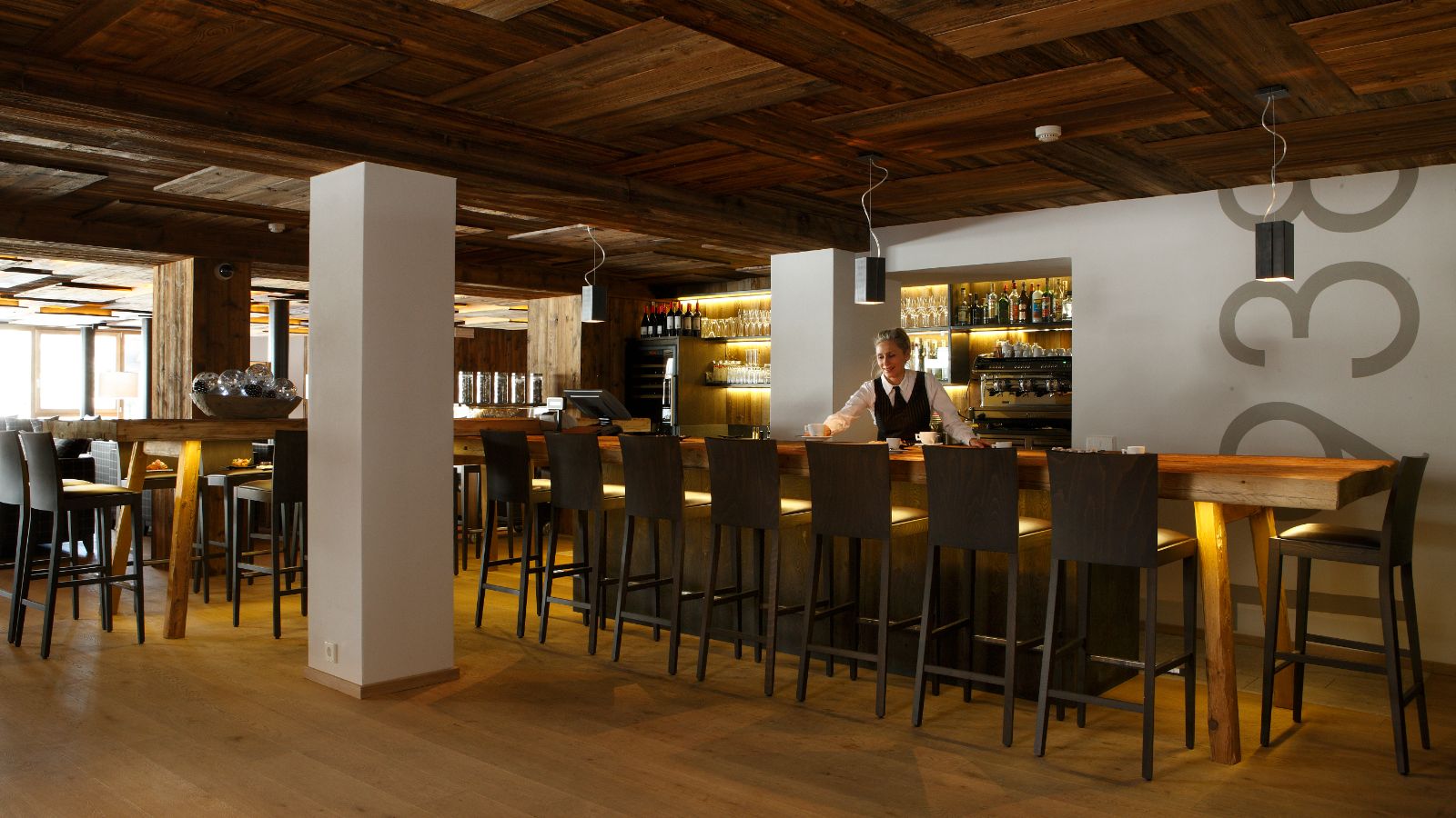 Luxury-Ski-Hotel-Alta Badia-Hotel Col Alto-Oxford-Ski-Bar(1).jpg