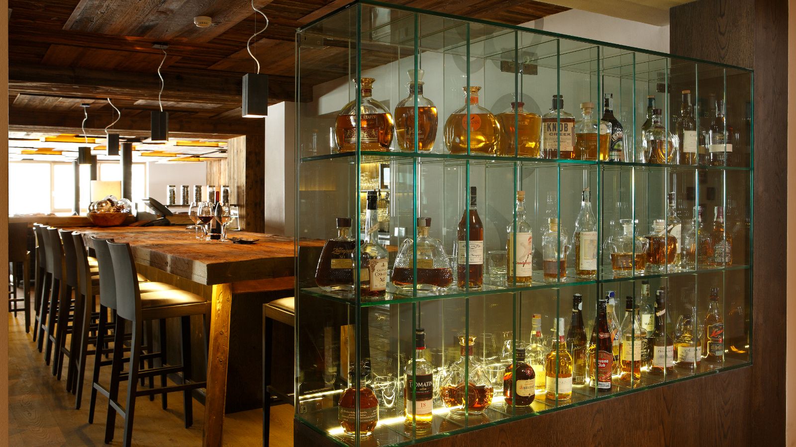 Luxury-Ski-Hotel-Alta Badia-Hotel Col Alto-Oxford-Ski-Bar(2).jpg