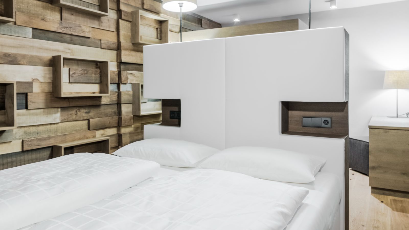 Luxury-Ski-Hotel-Alta Badia-Hotel Col Alto-Oxford-Ski-Bedroom(4).jpg