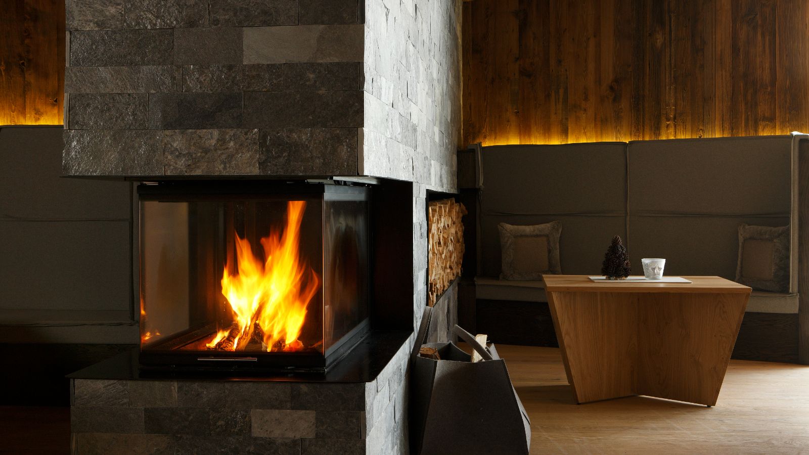 Luxury-Ski-Hotel-Alta Badia-Hotel Col Alto-Oxford-Ski-Fireplace.jpg
