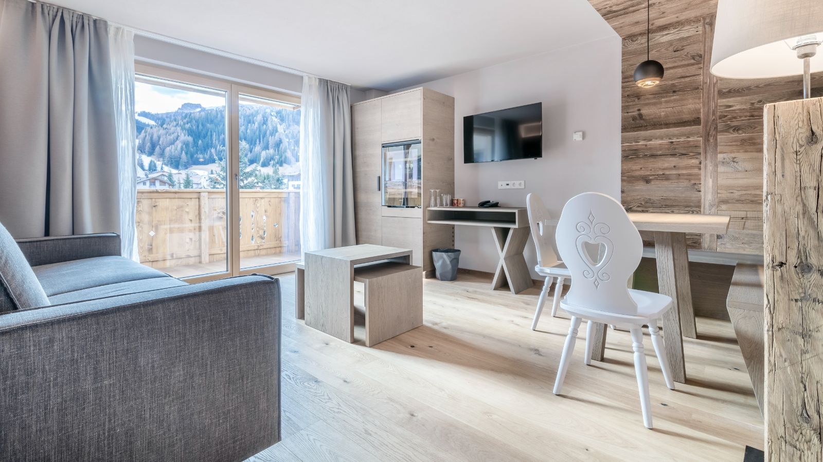 Luxury-Ski-Hotel-Alta Badia-Hotel Col Alto-Oxford-Ski-Suite(3).jpg