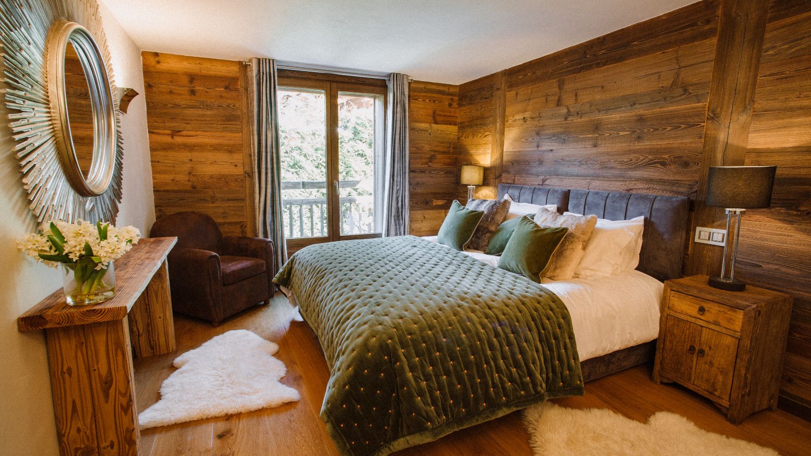 Luxury-Ski-Chalet-Morzine-Chardon-Oxford-Ski-Bedroom(1).jpg