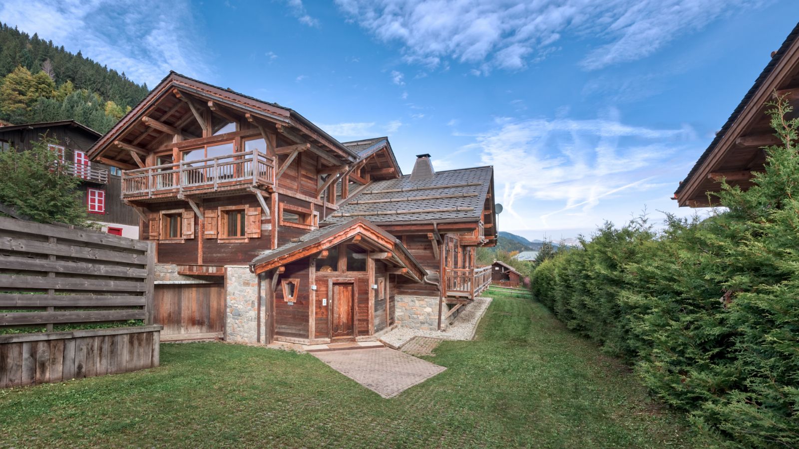 Luxury-Ski-Chalet-Morzine-Chardon-Oxford-Ski-Exterior.jpg