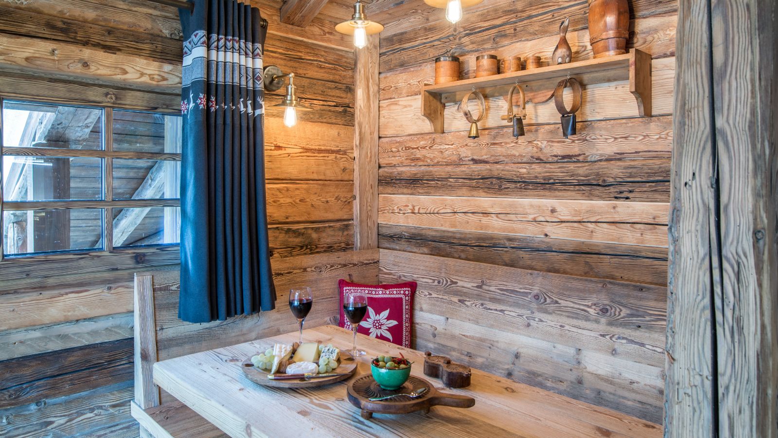 Kitchen-small dining table-full size.jpg