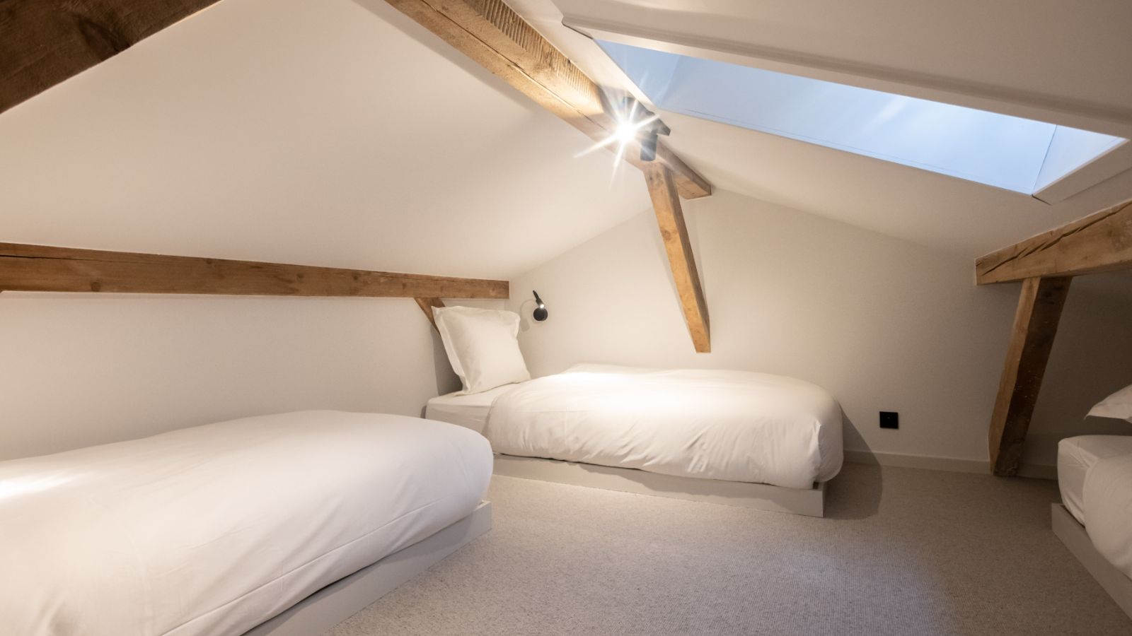 Luxury-Ski-Chalet-Chamonix-Volet Rouges-Oxford-Ski-Bedroom(3).jpg