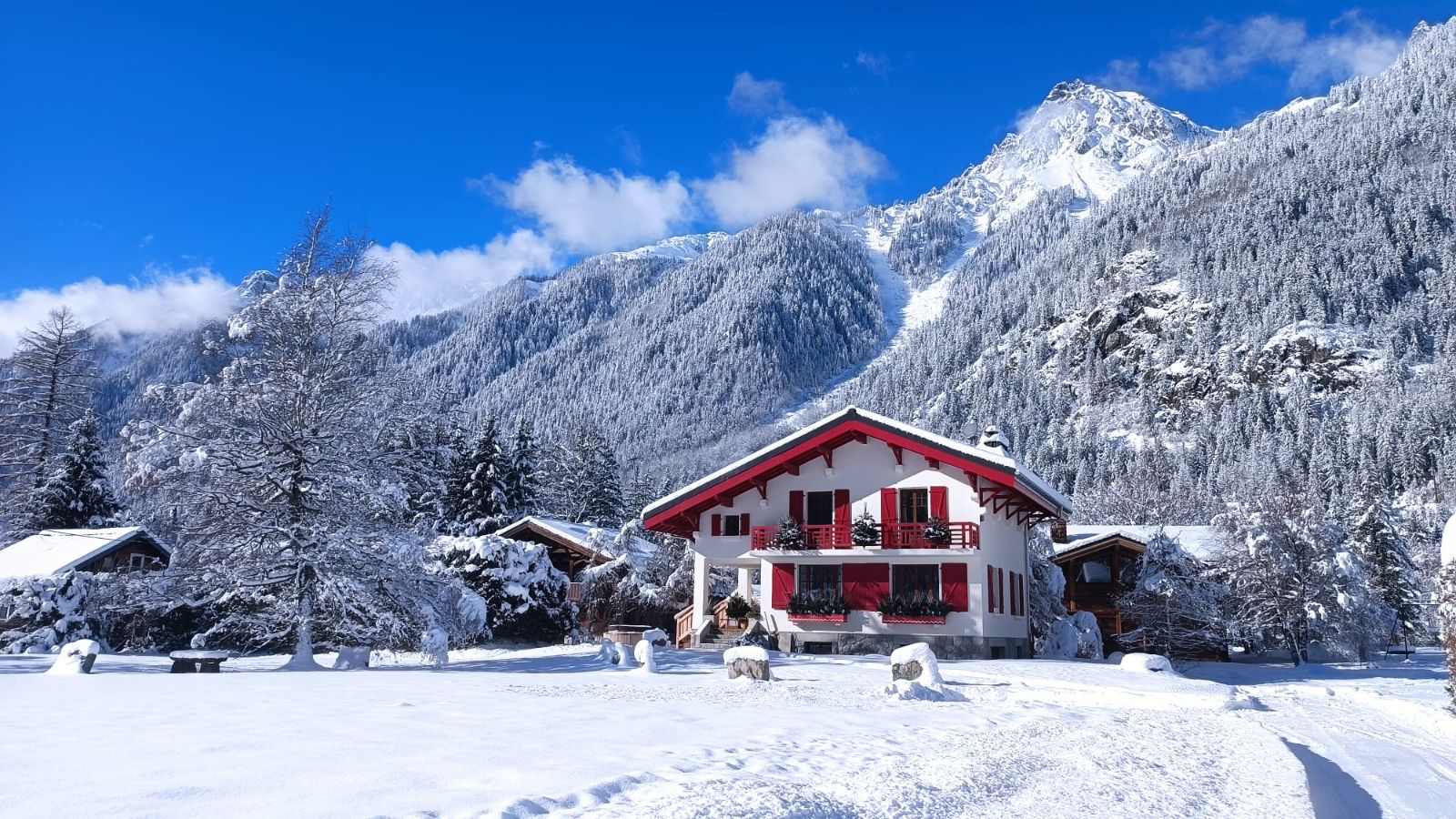Luxury-Ski-Chalet-Chamonix-Volet Rouges-Oxford-Ski-Exterior .jpeg