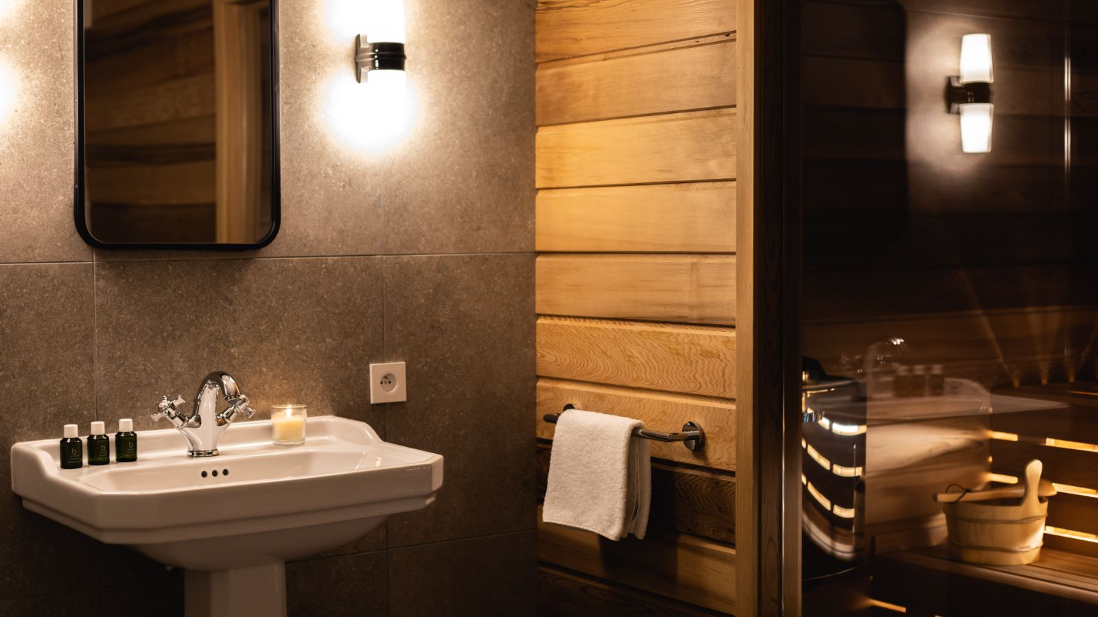 Luxury-Ski-Chalet-Chamonix-Volet Rouges-Oxford-Ski-Spa(1).jpg