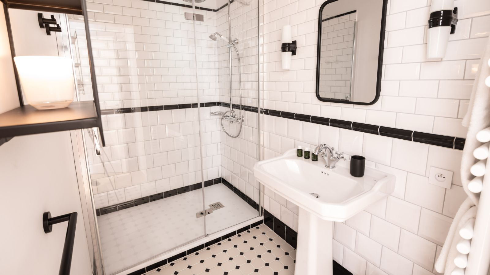 Luxury-Ski-Chalet-Chamonix-Volet Rouges-Oxford-Ski-Bathroom(1).jpg