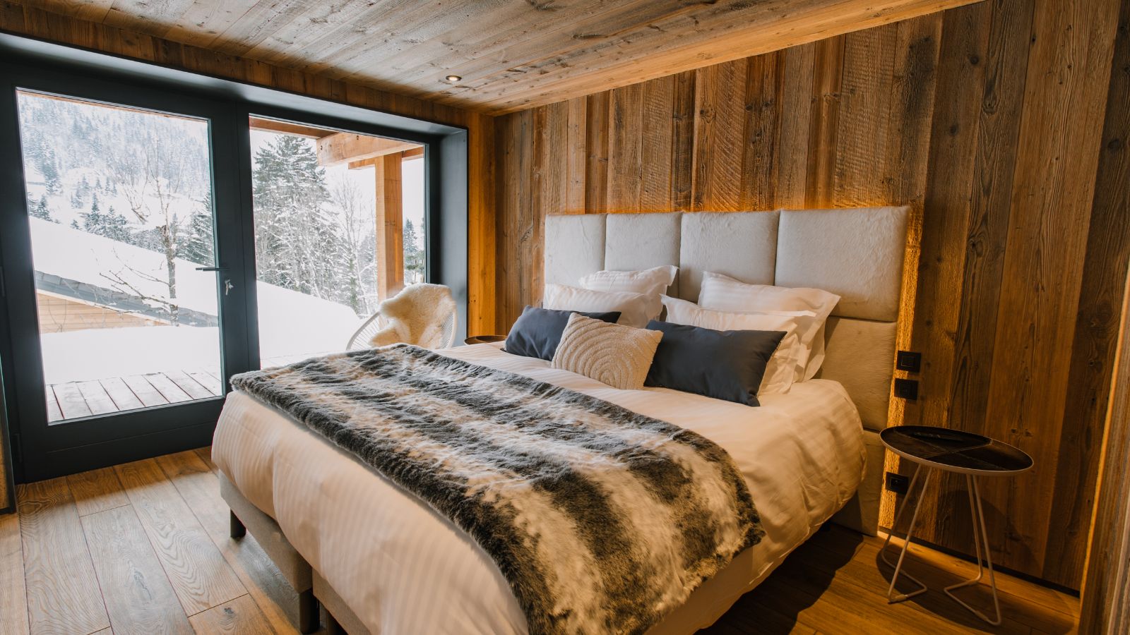 Luxury-Ski-Chalet-Morzine-Wilkids-Oxford-Ski-Bedroom(1).jpg
