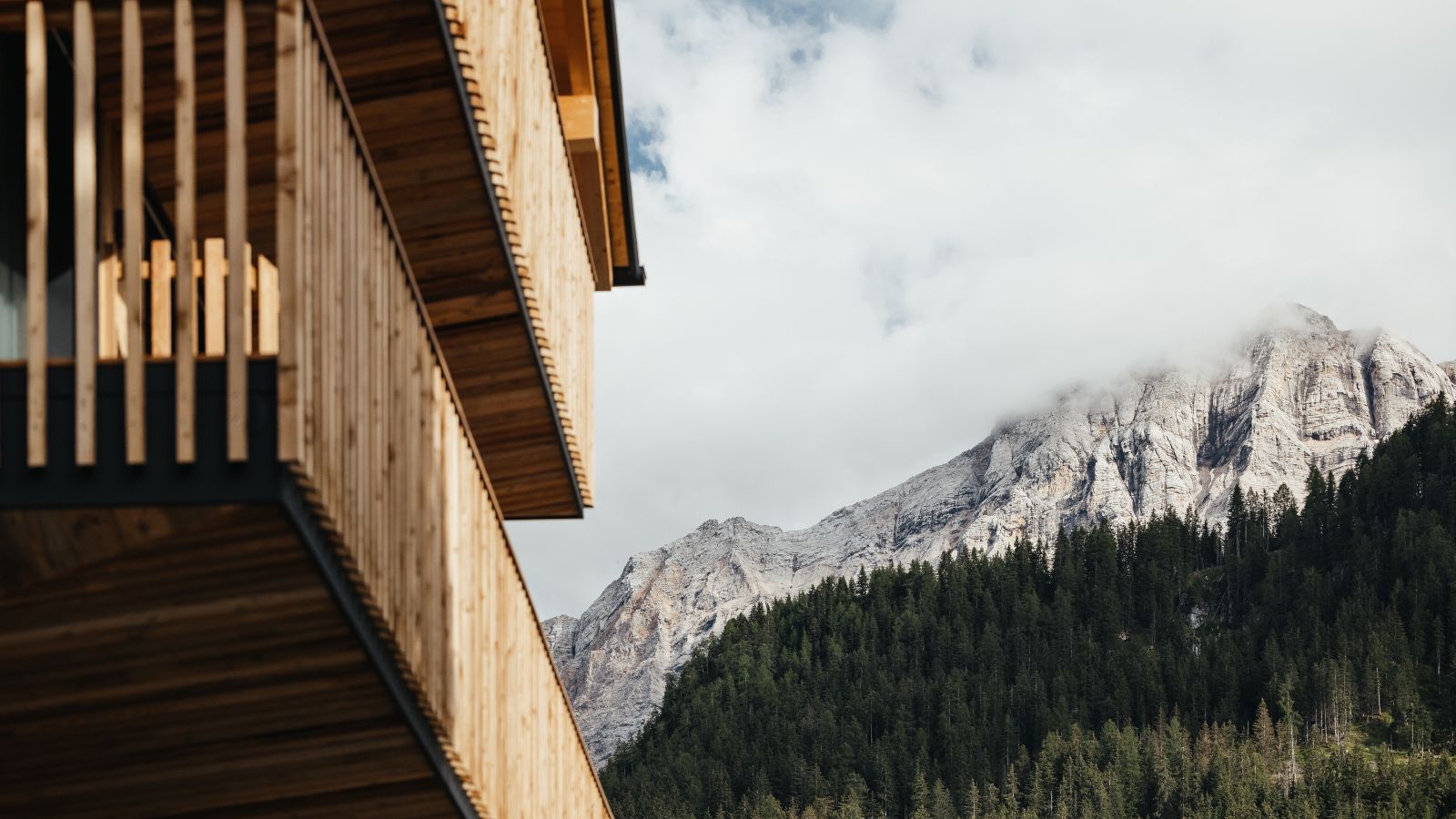 Luxury-Ski-Chalet-Alta-Badia-Chalet-Dolecir-Oxford-Ski-Exterior-View.jpg