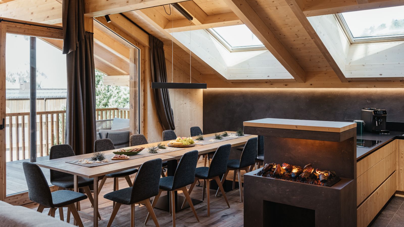 Luxury-Ski-Chalet-Alta-Badia-Chalet-Dolecir-Oxford-Ski-Dining.jpg