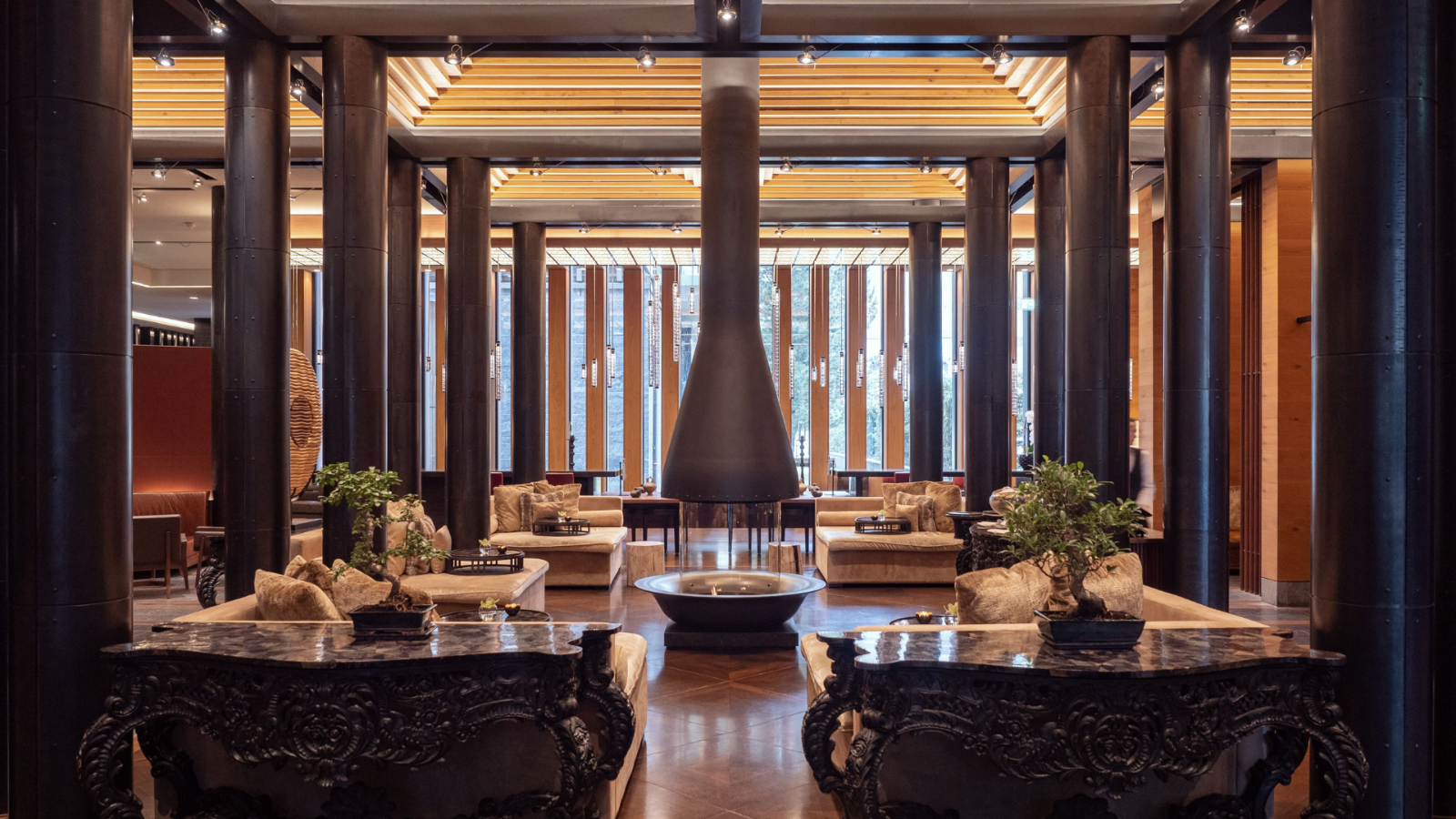Luxury-Ski-Hotel-Andermatt-The-Chedi-Oxford-Ski-Lobby.png
