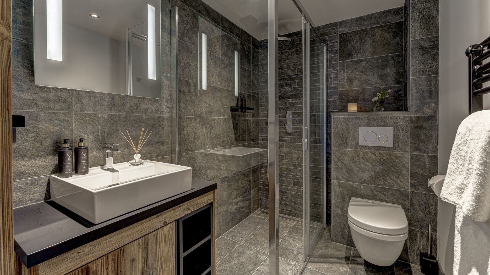Luxury-ski-chalet-chamonix-Chalet des Droites-oxford-ski-Bathroom(2).jpg