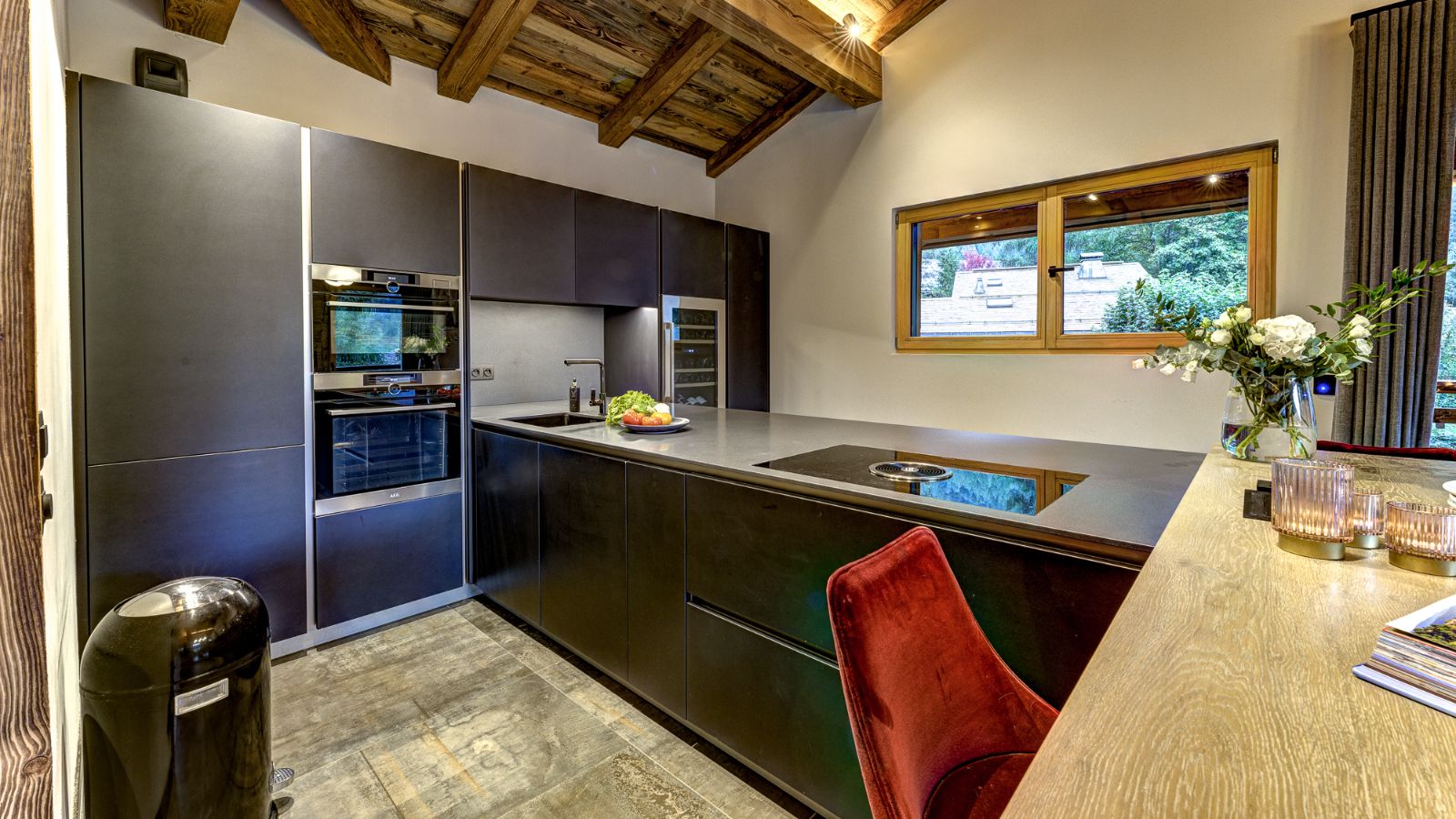 Luxury-ski-chalet-chamonix-Chalet des Droites-oxford-ski-Kitchen.jpg