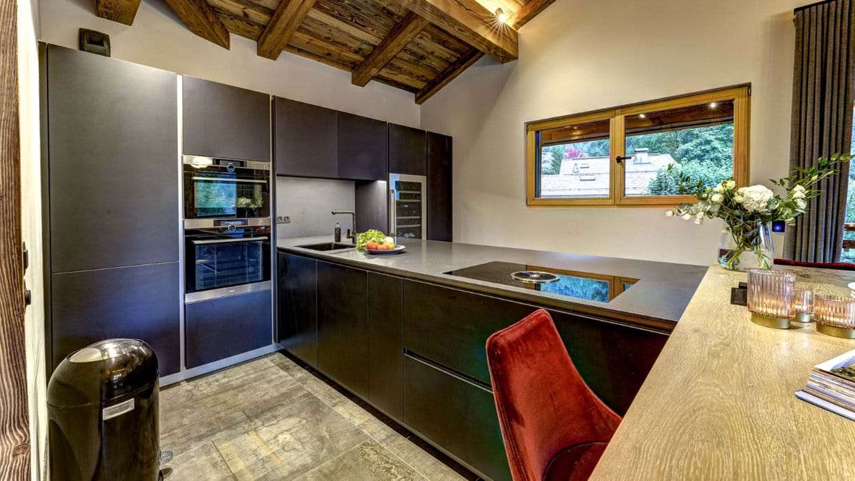 Luxury-ski-chalet-chamonix-Chalet des Droites-oxford-ski-Kitchen.jpg