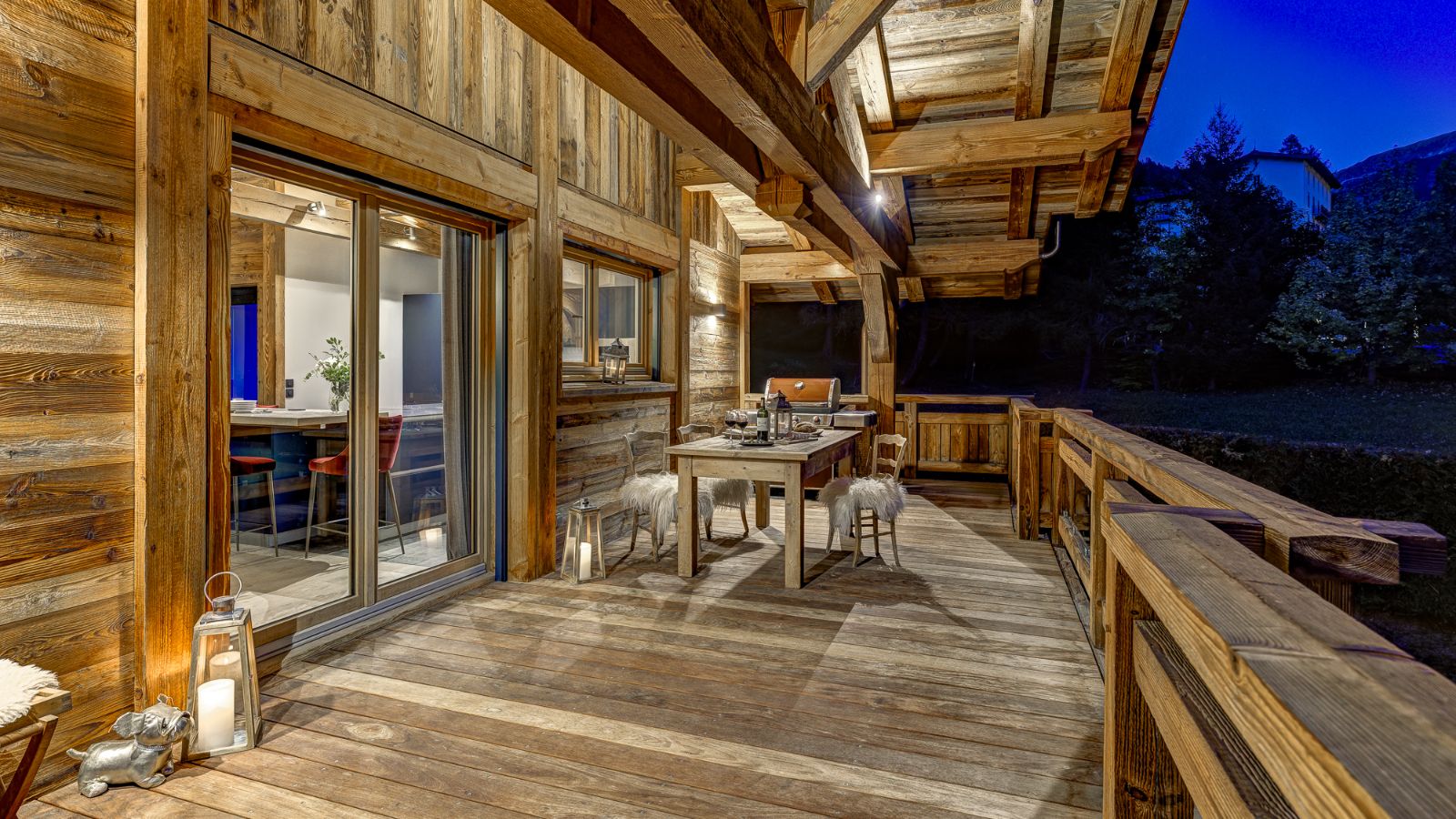 Luxury-ski-chalet-chamonix-Chalet des Droites-oxford-ski-Balcony .jpg