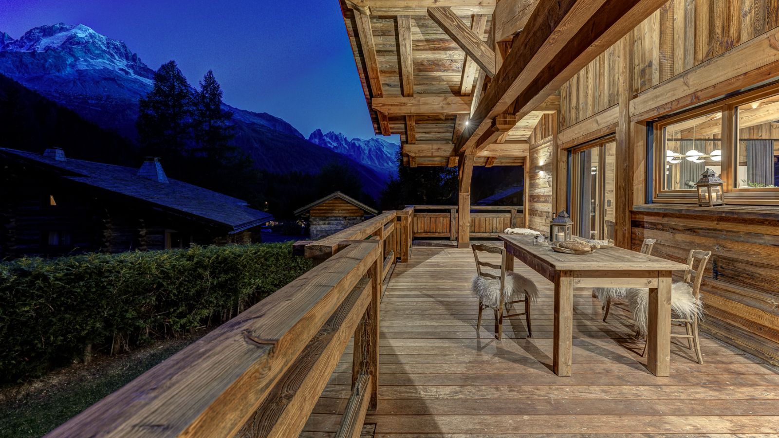 Luxury-ski-chalet-chamonix-Chalet des Droites-oxford-ski-Balcony(2).jpg