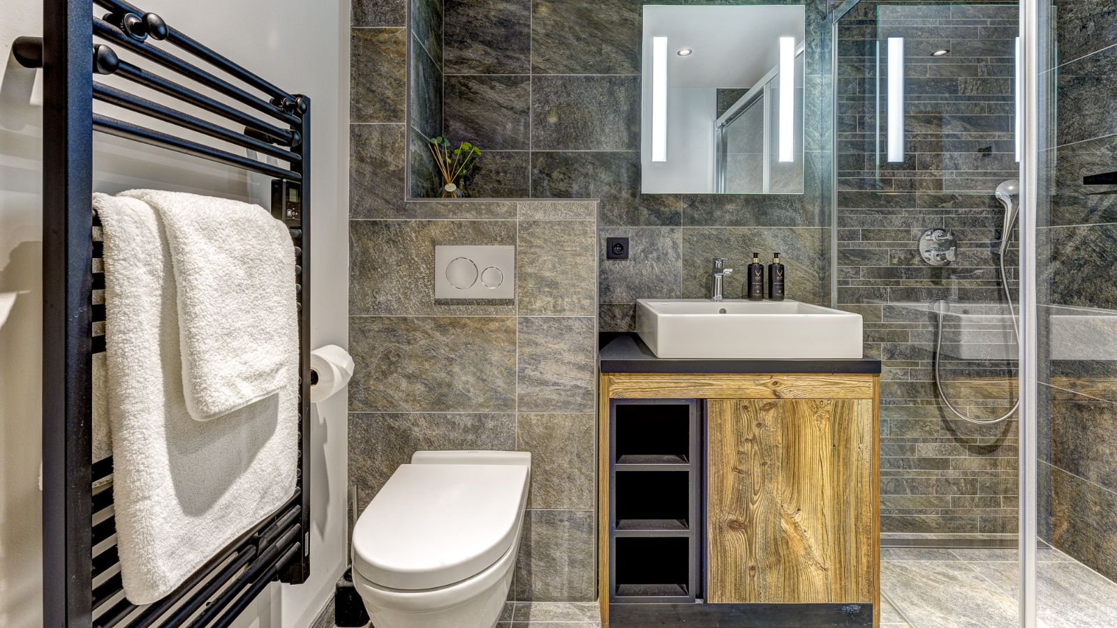 Luxury-ski-chalet-chamonix-Chalet des Droites-oxford-ski-Bathroom(1).jpg