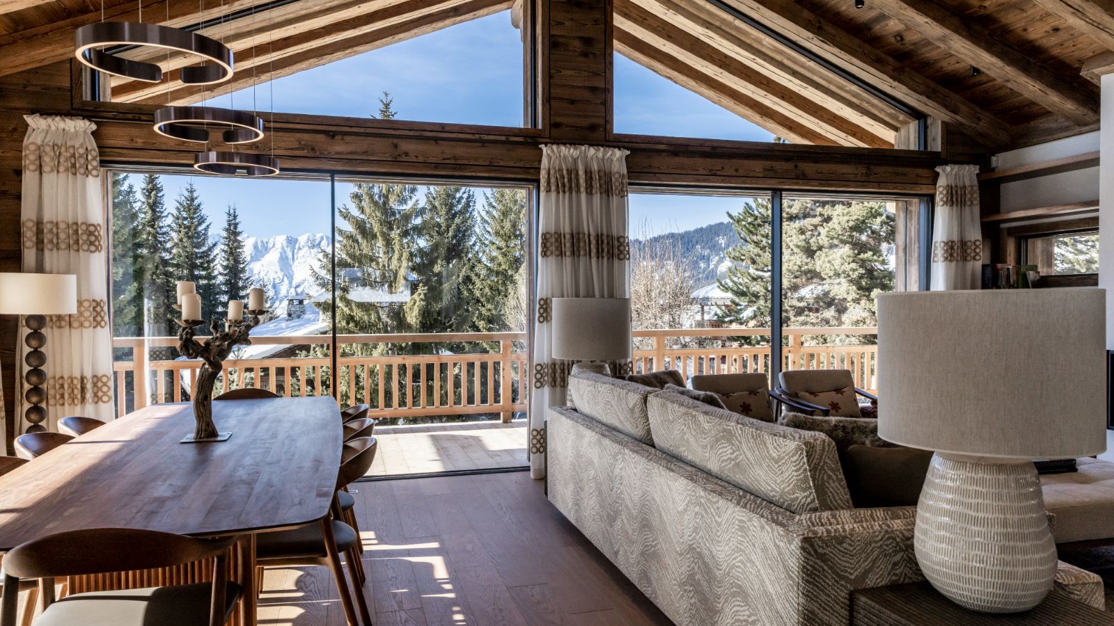 Luxury-Ski-Chalet-Verbier-Chalet-Munro-Oxford-Ski-open-Plan-Lounge.jpg