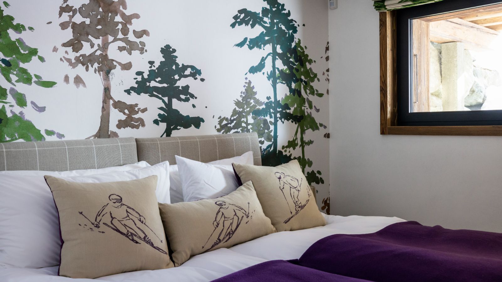 Luxury-Ski-Chalet-Verbier-Chalet-Munro-Oxford-Ski-Bedroom (2).jpg