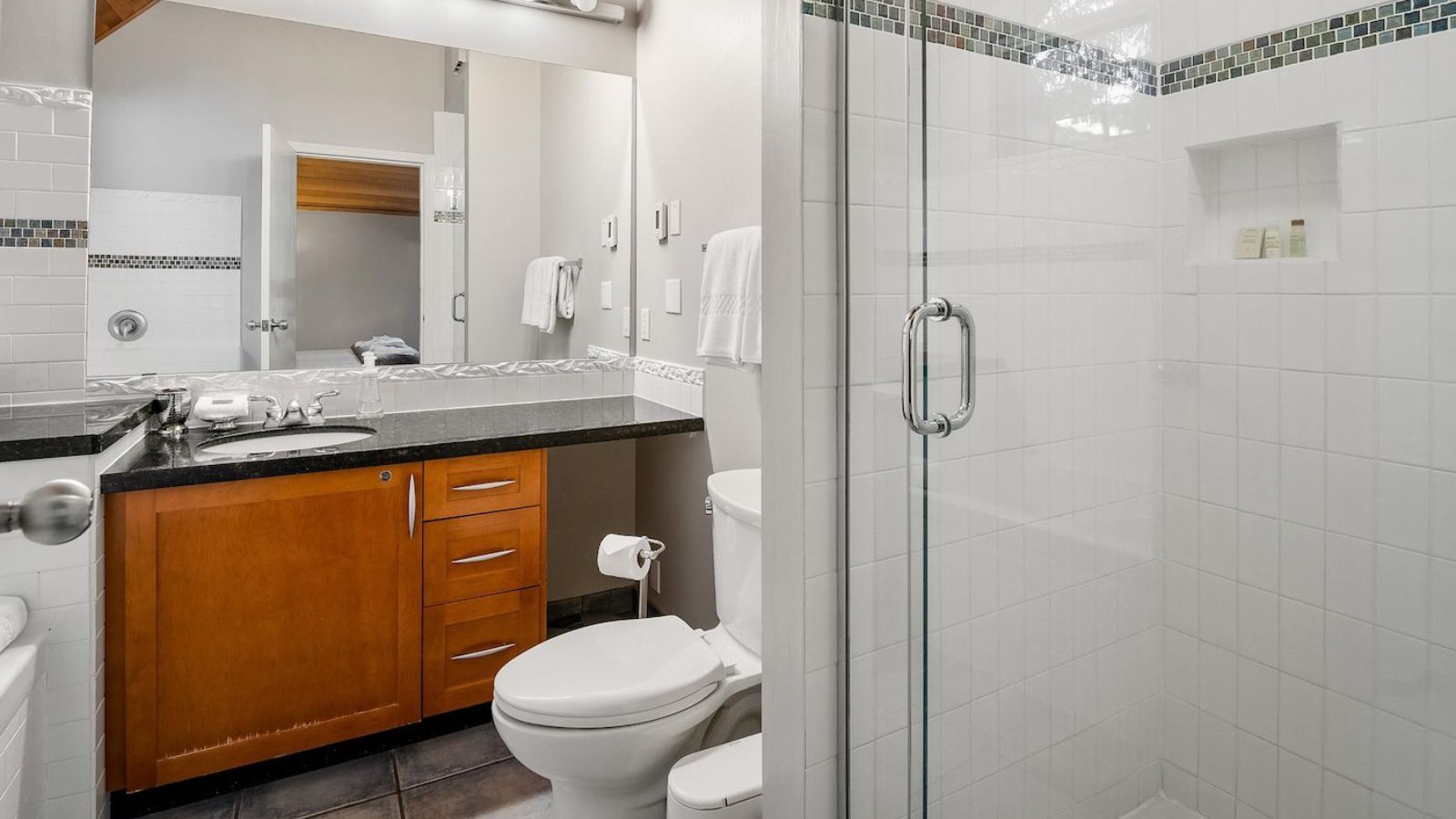 Luxury-ski-chalet-Whistler-Pinnacle Ridge 42-Oxford-Ski-Bathroom(1).jpg