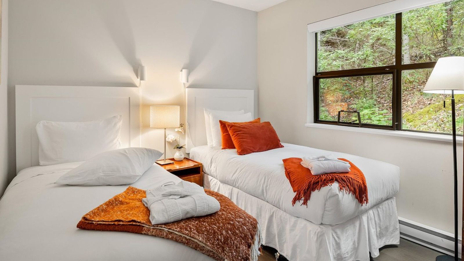 Luxury-ski-chalet-Whistler-Pinnacle Ridge 42-Oxford-Ski-Bedroom(1).jpg