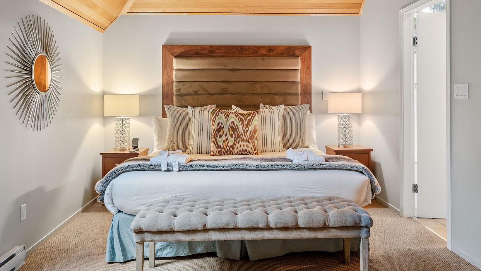 Luxury-ski-chalet-Whistler-Pinnacle Ridge 42-Oxford-Ski-Bedroom(2).jpg