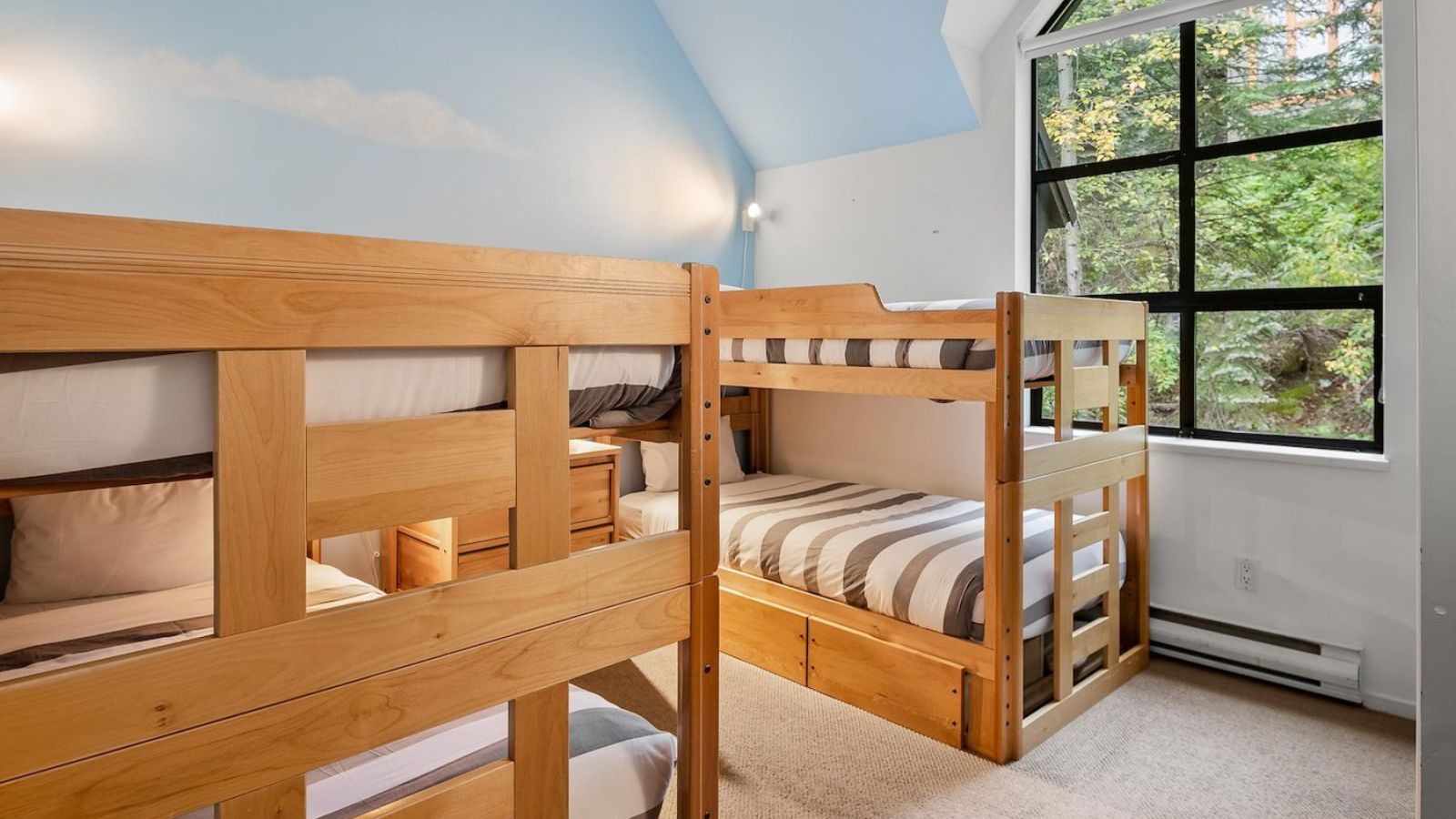 Luxury-ski-chalet-Whistler-Pinnacle Ridge 42-Oxford-Ski-Bunk beds.jpg